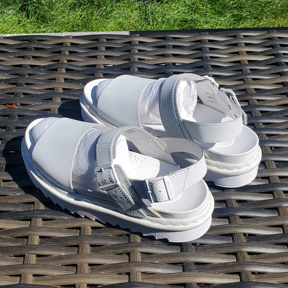 Dr. MARTENS white platform sandals. Size 9